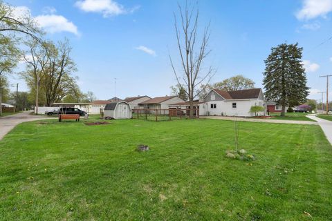 Tiny photo for 1605 E Clark Street, Warsaw, IN 46580 (MLS # 202607566)