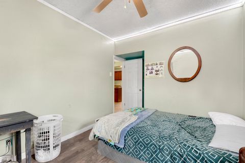 Tiny photo for 1605 E Clark Street, Warsaw, IN 46580 (MLS # 202607566)