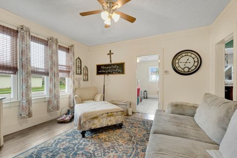 Tiny photo for 1605 E Clark Street, Warsaw, IN 46580 (MLS # 202607566)