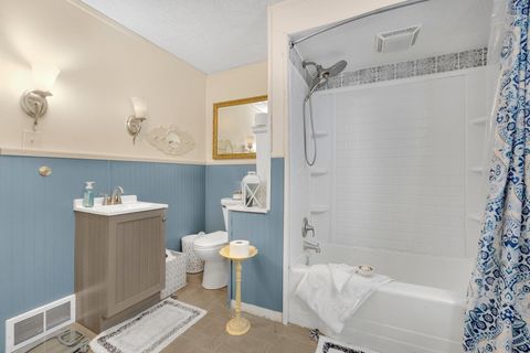 Tiny photo for 1605 E Clark Street, Warsaw, IN 46580 (MLS # 202607566)