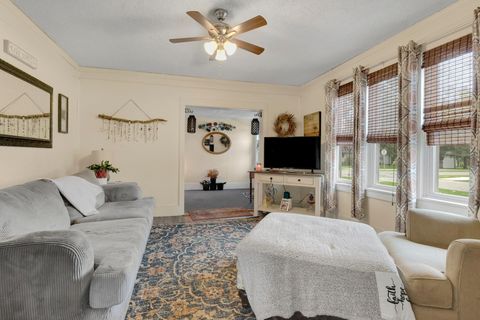 Tiny photo for 1605 E Clark Street, Warsaw, IN 46580 (MLS # 202607566)