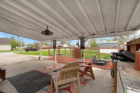 Tiny photo for 1605 E Clark Street, Warsaw, IN 46580 (MLS # 202607566)