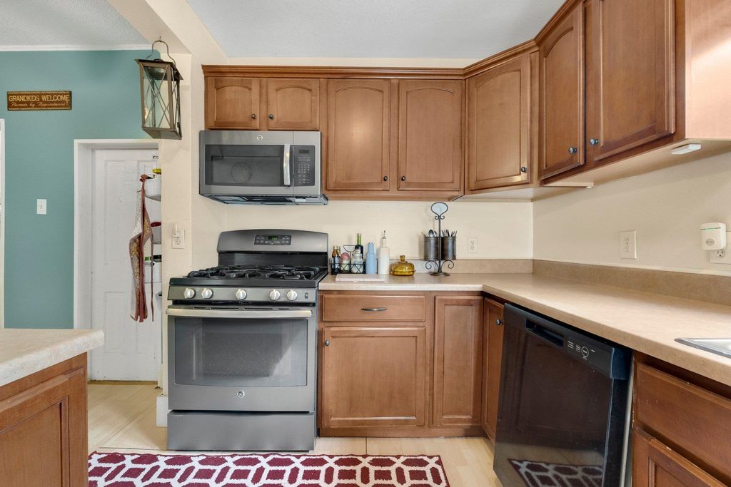 Photo of 1605 E Clark Street, Warsaw, IN 46580 (MLS # 202607566)