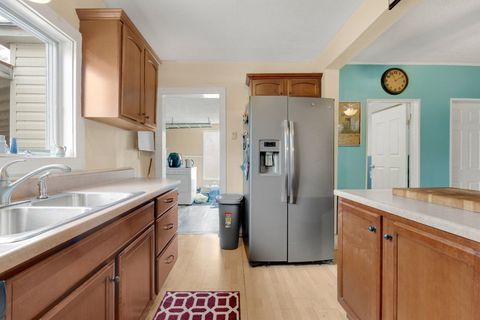 Tiny photo for 1605 E Clark Street, Warsaw, IN 46580 (MLS # 202607566)