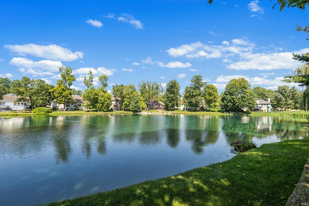 Photo of 13207 Hammerhill Way, Fort Wayne, IN 46845 (MLS # 202636427)