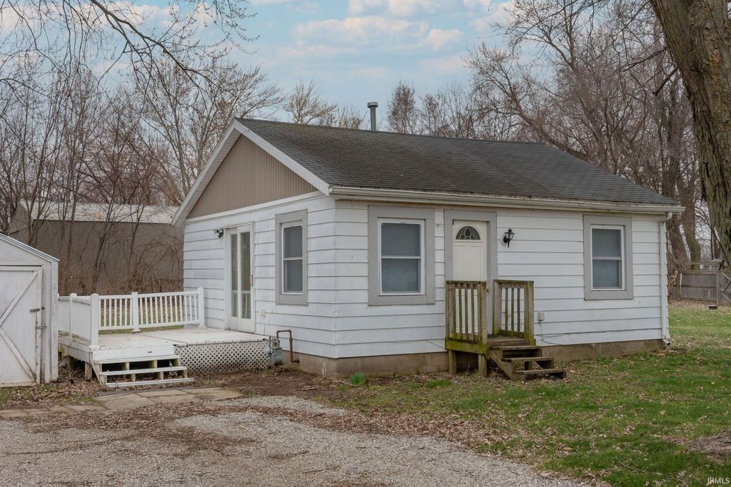 Photo of 1123 Anderson Street, Elkhart, IN 46514 (MLS # 202607889)