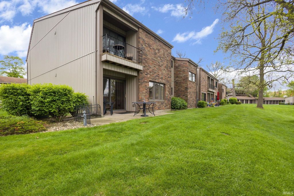 Photo of 1935 New London Court, South Bend, IN 46637 (MLS # 202615648)