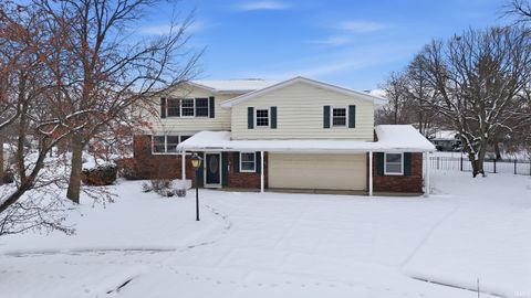 Photo of 3310 Blackfoot Court, Fort Wayne, IN 46815 (MLS # 202548557)