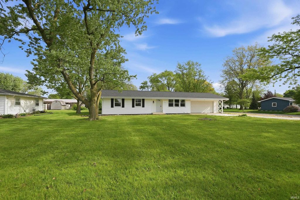 Photo of 1105 W Main Street, Berne, IN 46711 (MLS # 202616321)