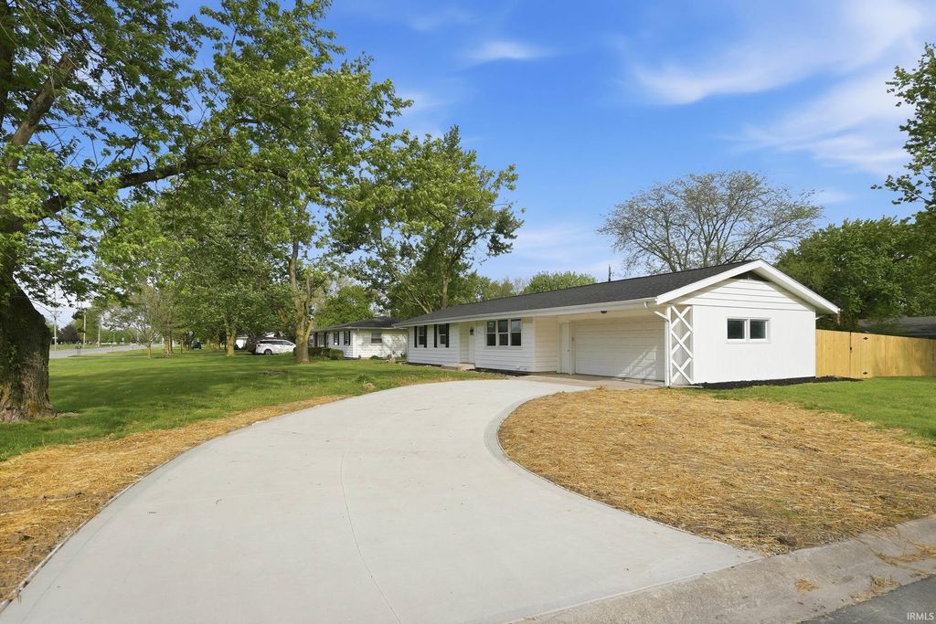 Photo of 1105 W Main Street, Berne, IN 46711 (MLS # 202616321)