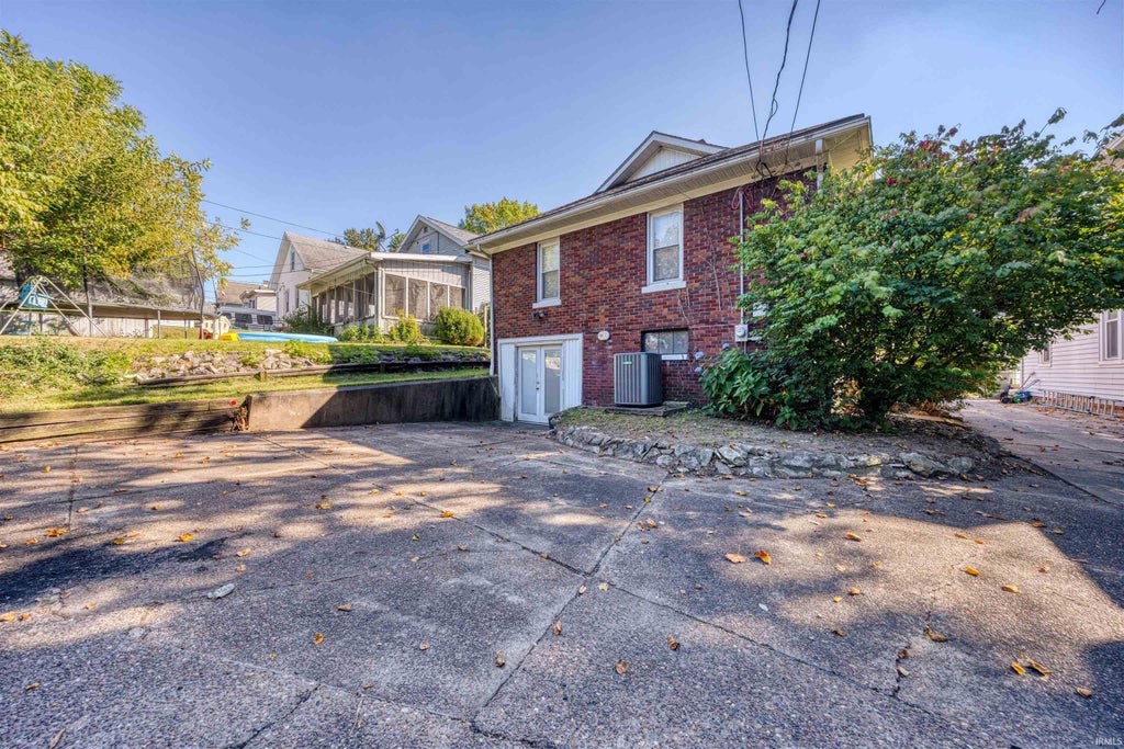 Photo of 2801 Hillcrest Terrace, Evansville, IN 47712 (MLS # 202642870)