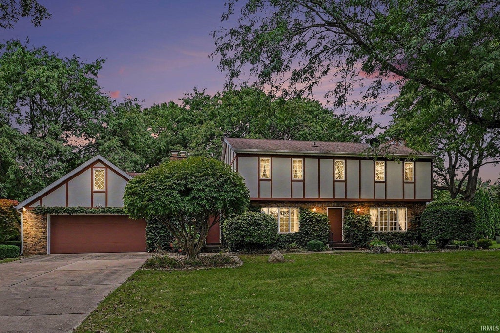 Photo of 2929 Maple Court, Bremen, IN 46506 (MLS # 202639723)