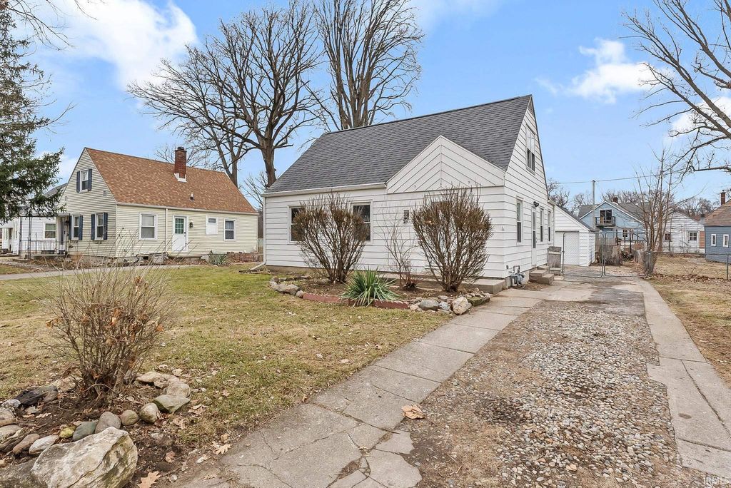 Photo of 1510 Waldron Circle, Fort Wayne, IN 46807 (MLS # 202607151)