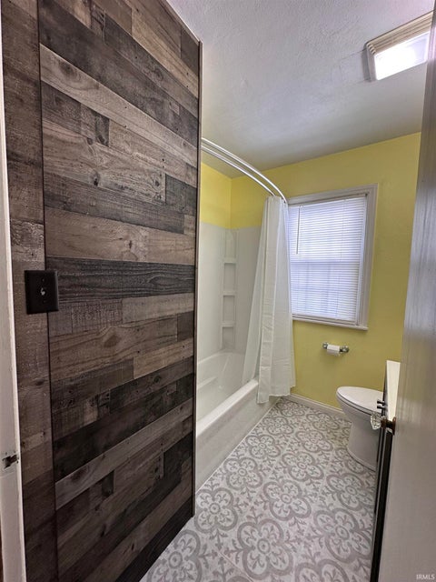 Tiny photo for 713 W Queen Street, Muncie, IN 47303 (MLS # 202611673)