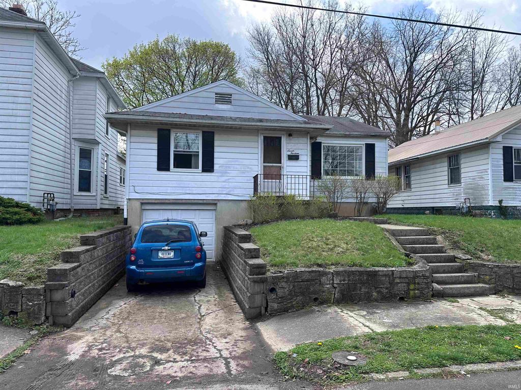 Photo of 713 W Queen Street, Muncie, IN 47303 (MLS # 202611673)