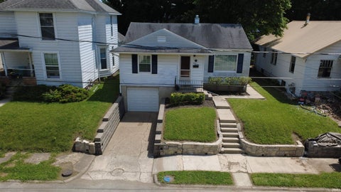 Photo of 713 W Queen Street, Muncie, IN 47303 (MLS # 202611673)