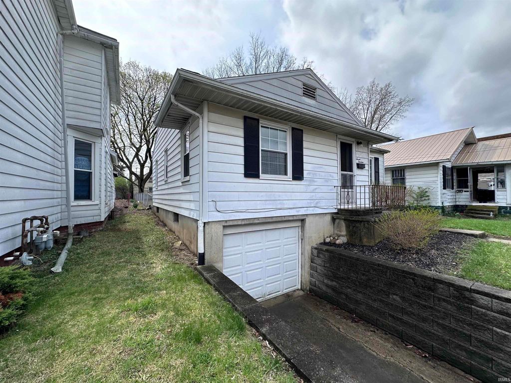 Photo of 713 W Queen Street, Muncie, IN 47303 (MLS # 202611673)