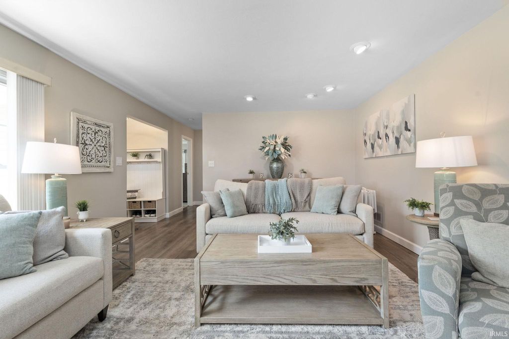 Photo of 1532 W Ash Drive, Elkhart, IN 46514 (MLS # 202547715)