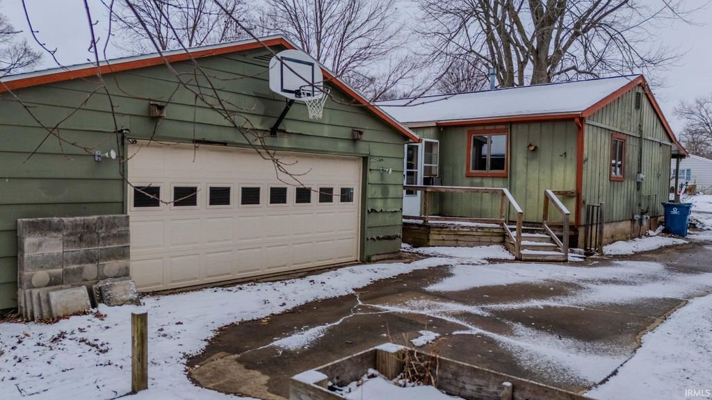 Photo of 93 Sheridan Drive, Wabash, IN 46992 (MLS # 202549094)