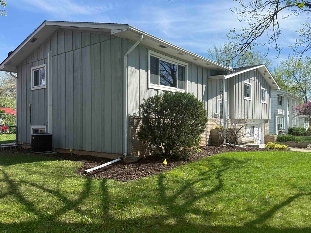 Photo of 5616 Dartmouth Drive, Fort Wayne, IN 46825 (MLS # 202614451)