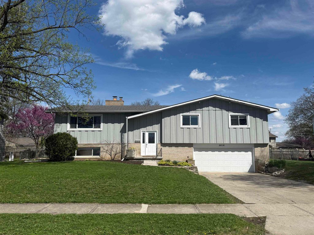 Photo of 5616 Dartmouth Drive, Fort Wayne, IN 46825 (MLS # 202614451)