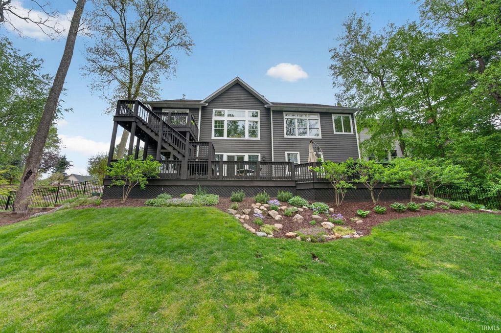 Photo of 2103 Foxboro Court, Mishawaka, IN 46545 (MLS # 202617150)