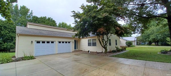 19911 MEADOW RIDGE DR, GOSHEN, IN 46526 - Image 5e52aa282d6cec9afce2feb8fa79a763/3158519893