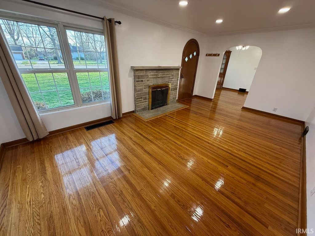 Photo of 5710 Washington Avenue, Evansville, IN 47715 (MLS # 202609137)