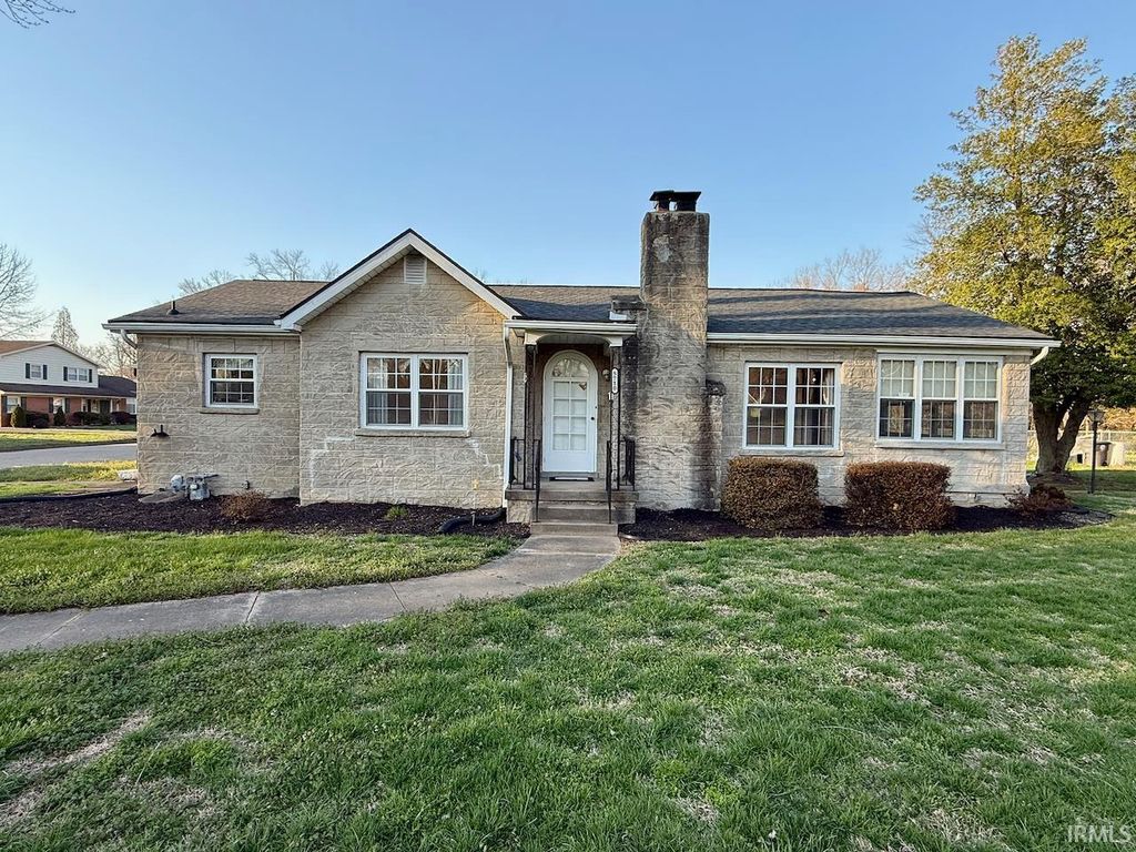 Photo of 5710 Washington Avenue, Evansville, IN 47715 (MLS # 202609137)