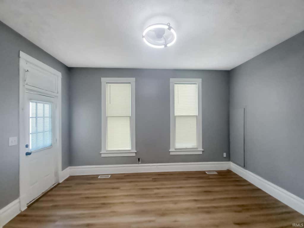 Photo of 218 W Oregon Street, Evansville, IN 47710 (MLS # 202632274)