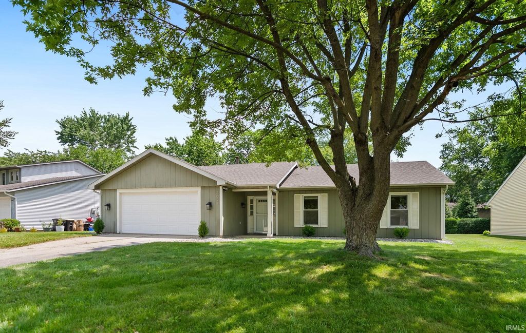 Photo of 3024 Winslow Place, Fort Wayne, IN 46815 (MLS # 202627169)