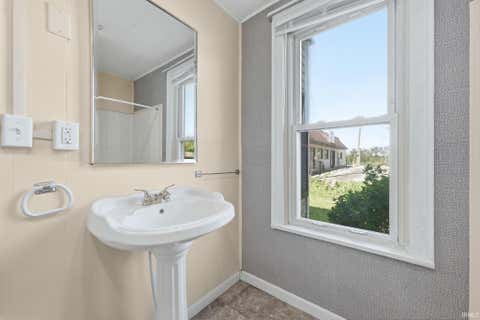 Tiny photo for 601 W Van Buren Street, Columbia City, IN 46725 (MLS # 202635318)
