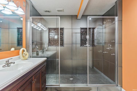 Tiny photo for 616 W Superior Street, Fort Wayne, IN 46802 (MLS # 202633745)