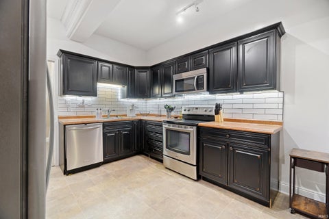 Tiny photo for 616 W Superior Street, Fort Wayne, IN 46802 (MLS # 202633745)