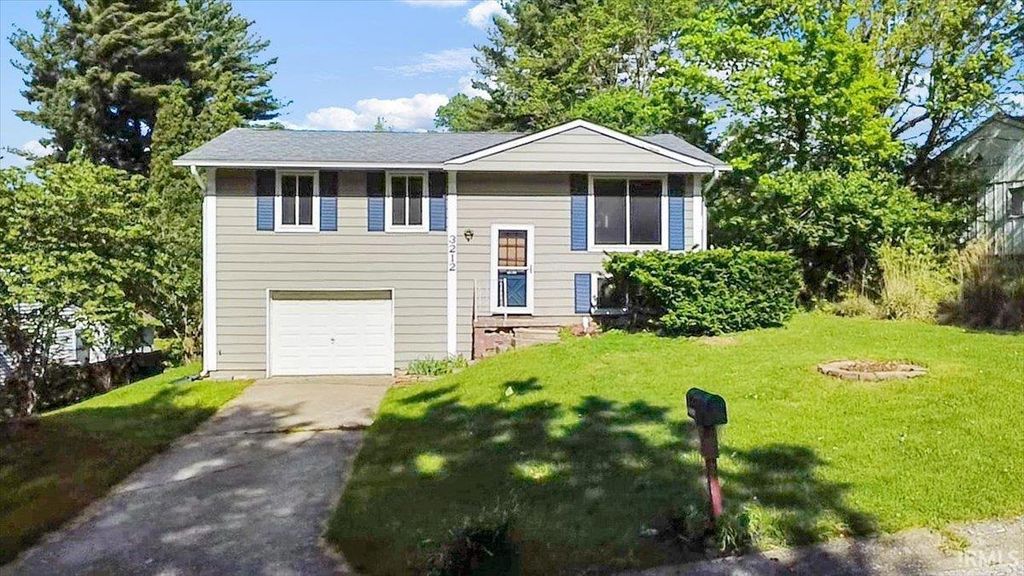 Photo of 3212 N Meadow Lane, Bloomington, IN 47404 (MLS # 202616125)