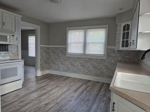 Tiny photo for 350 N Broadway, Peru, IN 46970 (MLS # 202616194)