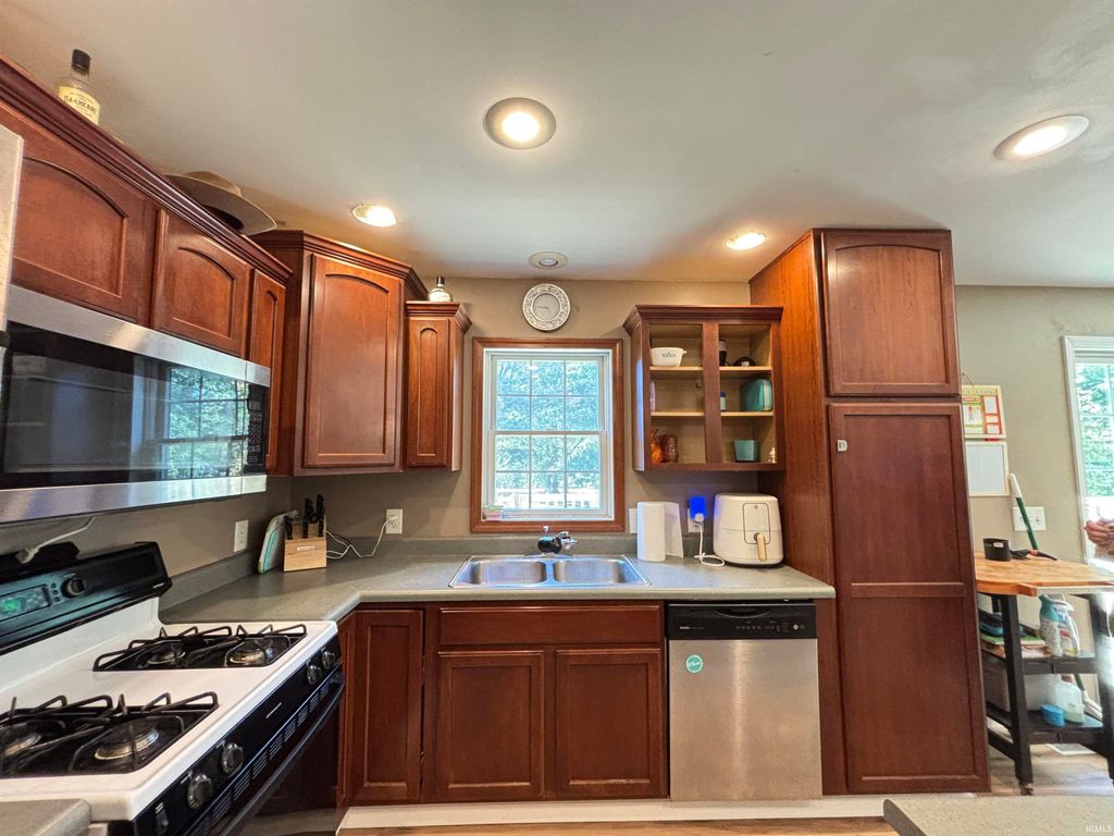 Photo of 506 Park Ave Avenue, Hillsboro, IN 47949 (MLS # 202542106)