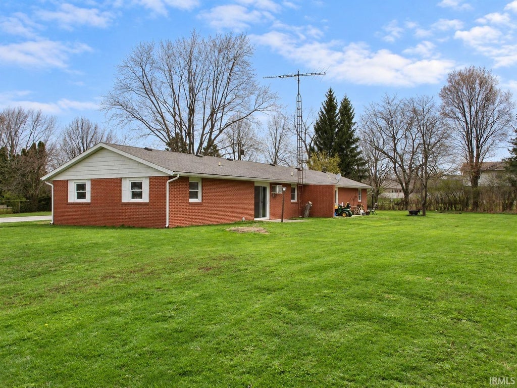 Photo of 5500-5502 Hazelnut Street, Muncie, IN 47304 (MLS # 202639969)