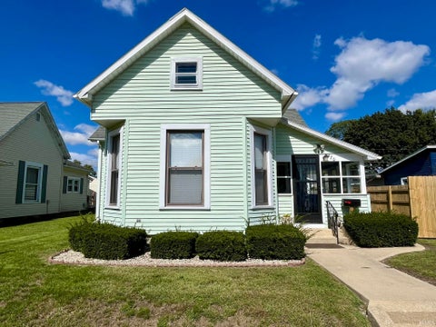Photo of 470 W 5Th Street, Peru, IN 46970 (MLS # 202640766)