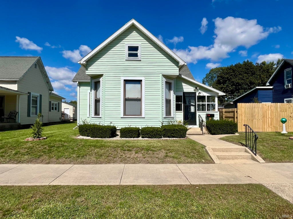 Photo of 470 W 5Th Street, Peru, IN 46970 (MLS # 202640766)