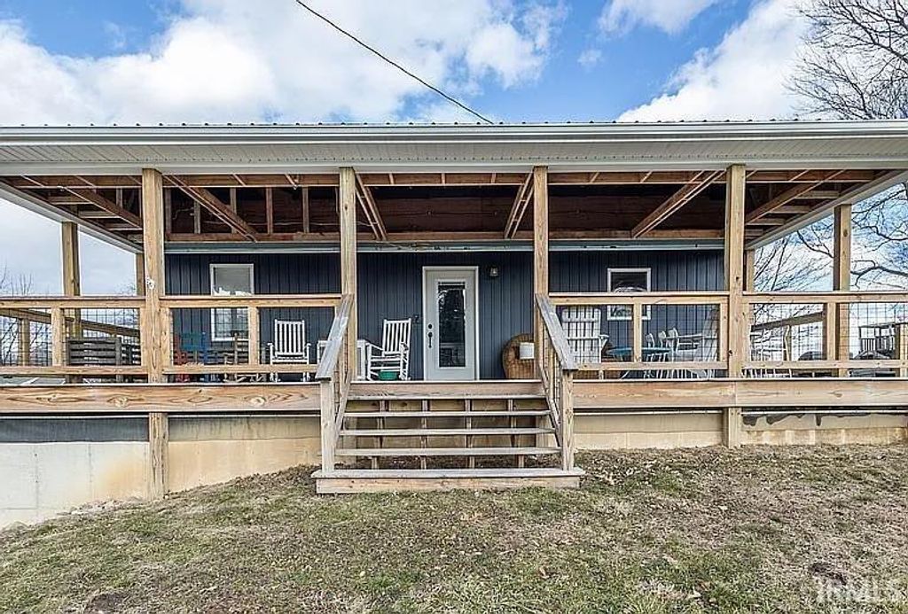 Photo of 404 N Indiana Street, Pierceton, IN 46562 (MLS # 202617364)