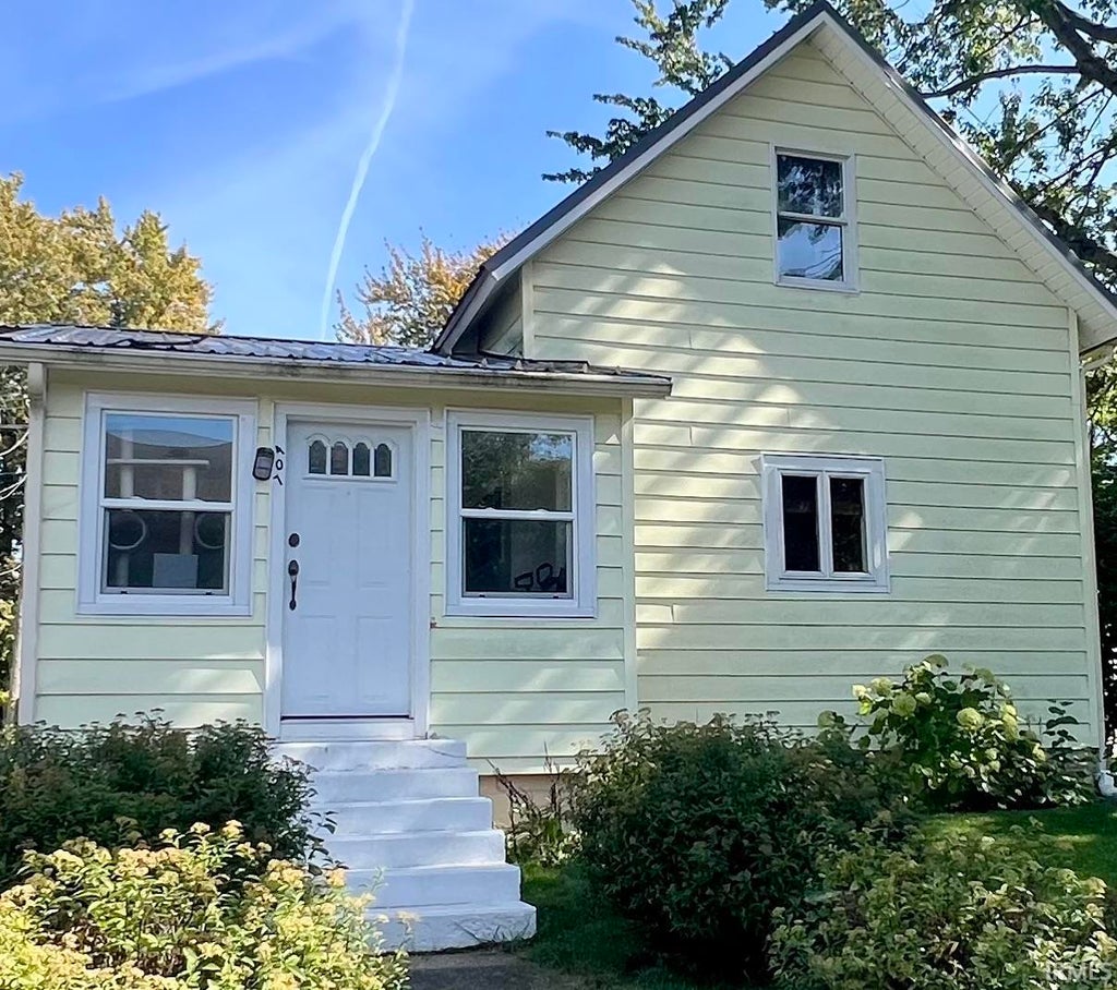 Photo of 407 N Elm Street, Nappanee, IN 46550 (MLS # 202641648)