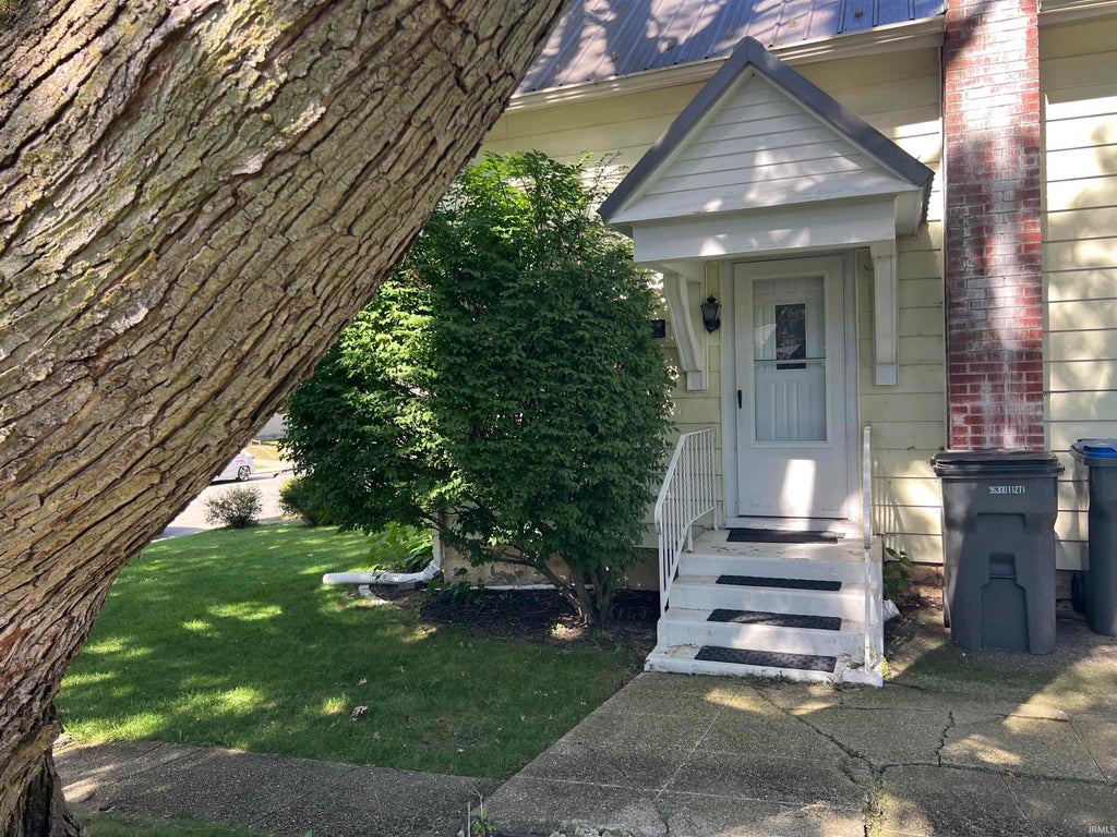Photo of 407 N Elm Street, Nappanee, IN 46550 (MLS # 202641648)