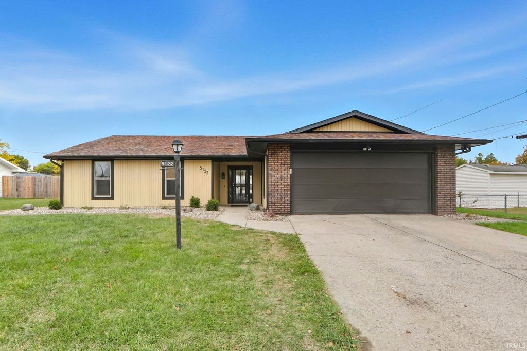 Photo of 5122 Yorkshire Drive, Fort Wayne, IN 46806 (MLS # 202542309)