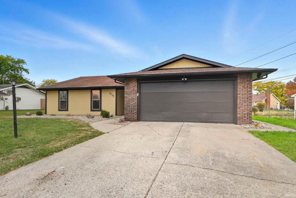 Photo of 5122 Yorkshire Drive, Fort Wayne, IN 46806 (MLS # 202542309)