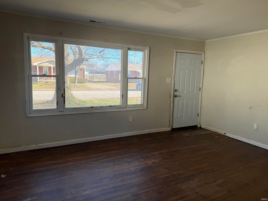 Photo of 1905 S TAFT Avenue, Evansville, IN 47714 (MLS # 202549360)