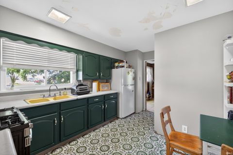 Tiny photo for 1526 25th Street, Bedford, IN 47421 (MLS # 202618486)