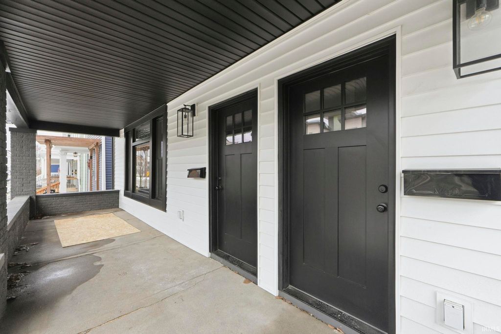 Photo of 1220 Fairfield Avenue, Fort Wayne, IN 46802 (MLS # 202549683)