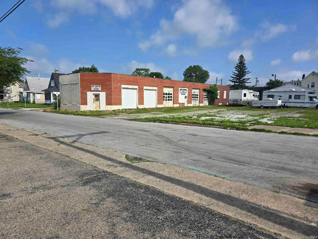 Photo of 1001 N Washington Street, Kokomo, IN 46901 (MLS # 202623709)