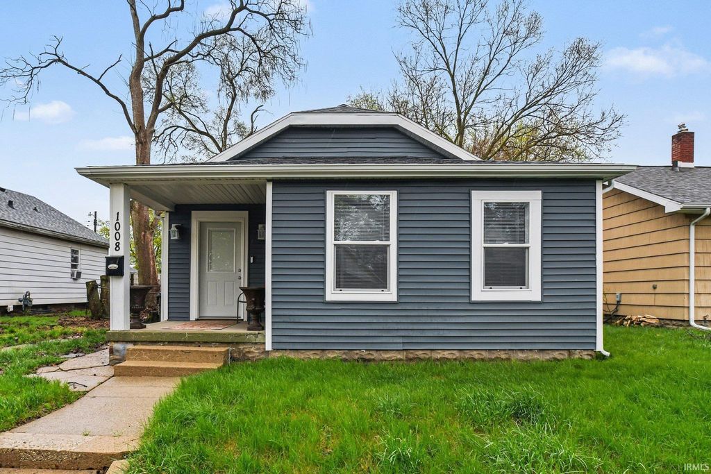 Photo of 1008 S 32nd Street, South Bend, IN 46615 (MLS # 202613318)